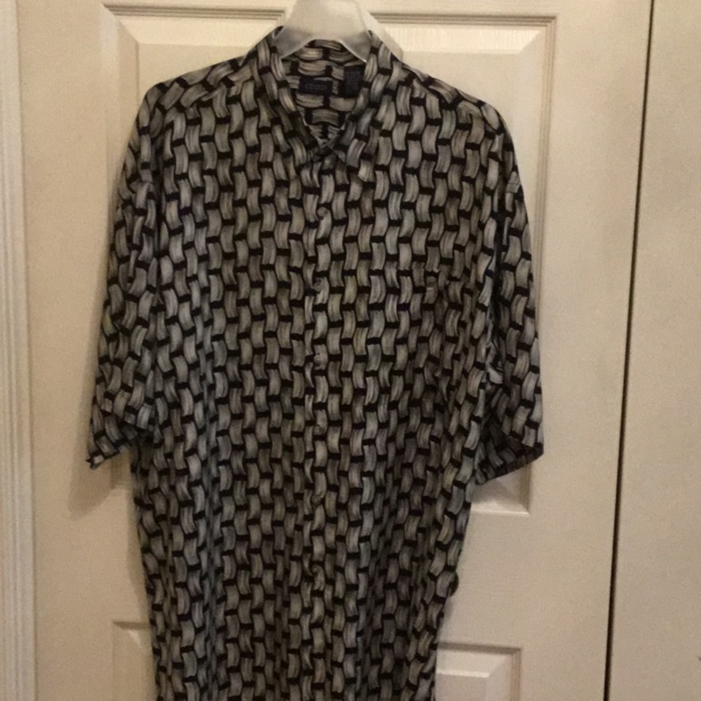 *EUC* Izod button down short sleeve shirt. Size XL.